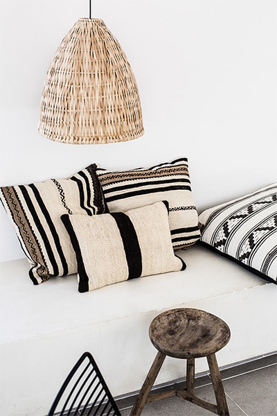 Décoration ethnique avec les coussins aztèques