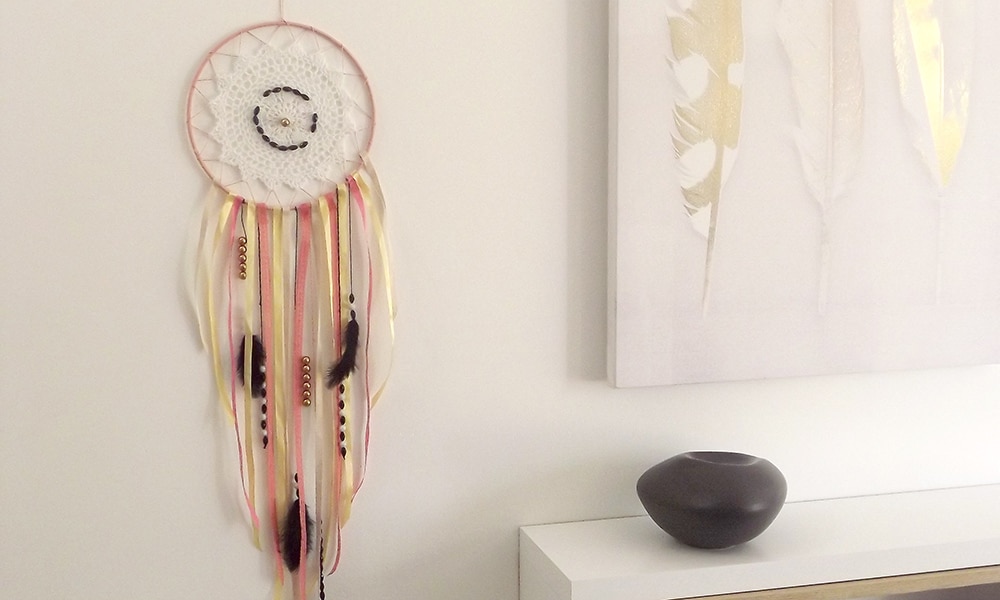 Décoration murale attrape-rêves pour la chambre des enfants. Produit en kit ou assemblé.