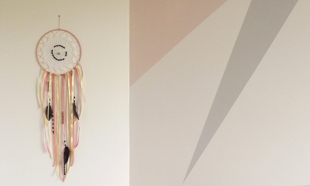 Décoration murale attrape-rêves pour la chambre des enfants. Produit en kit ou assemblé.