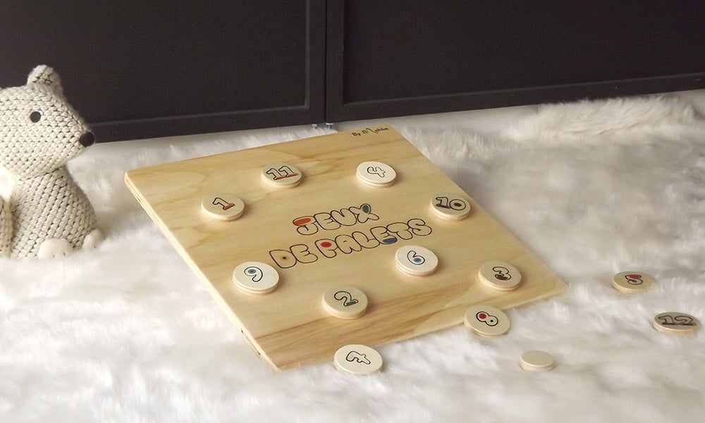 Palets et planche pour jeu de palets. Fabriqué en bois de peuplier et vernis