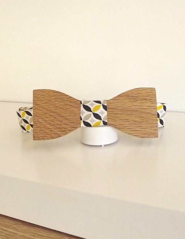 Pour un mariage, une soirée ou pour toutes occasions, porter avec votre tenue un noeud papillon en bois.